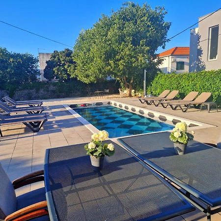 Holiday Home Nino With Amazing Swimming Pool Слатине Экстерьер фото