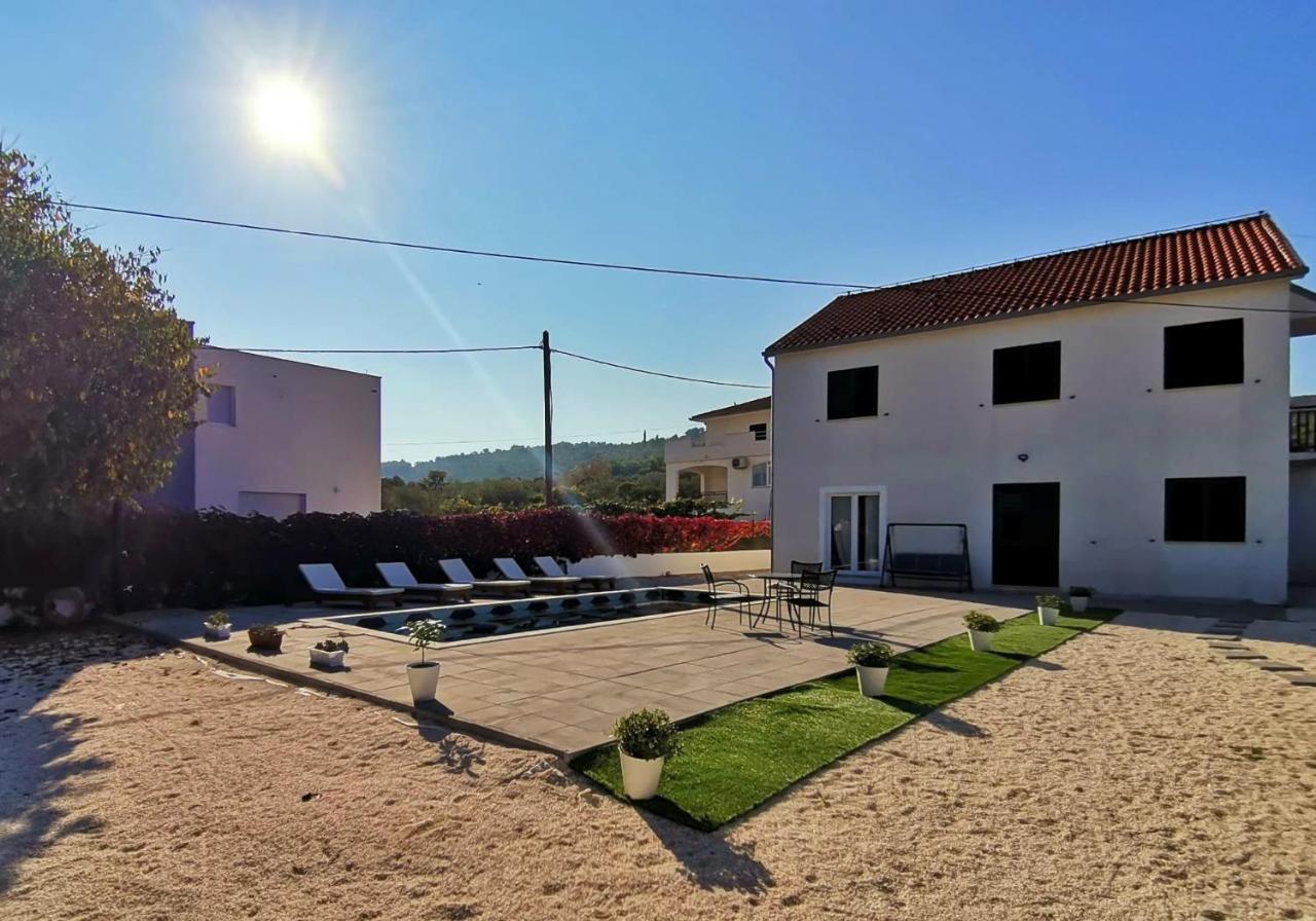 Holiday Home Nino With Amazing Swimming Pool Слатине Экстерьер фото