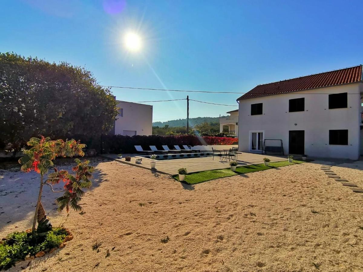 Holiday Home Nino With Amazing Swimming Pool Слатине Экстерьер фото