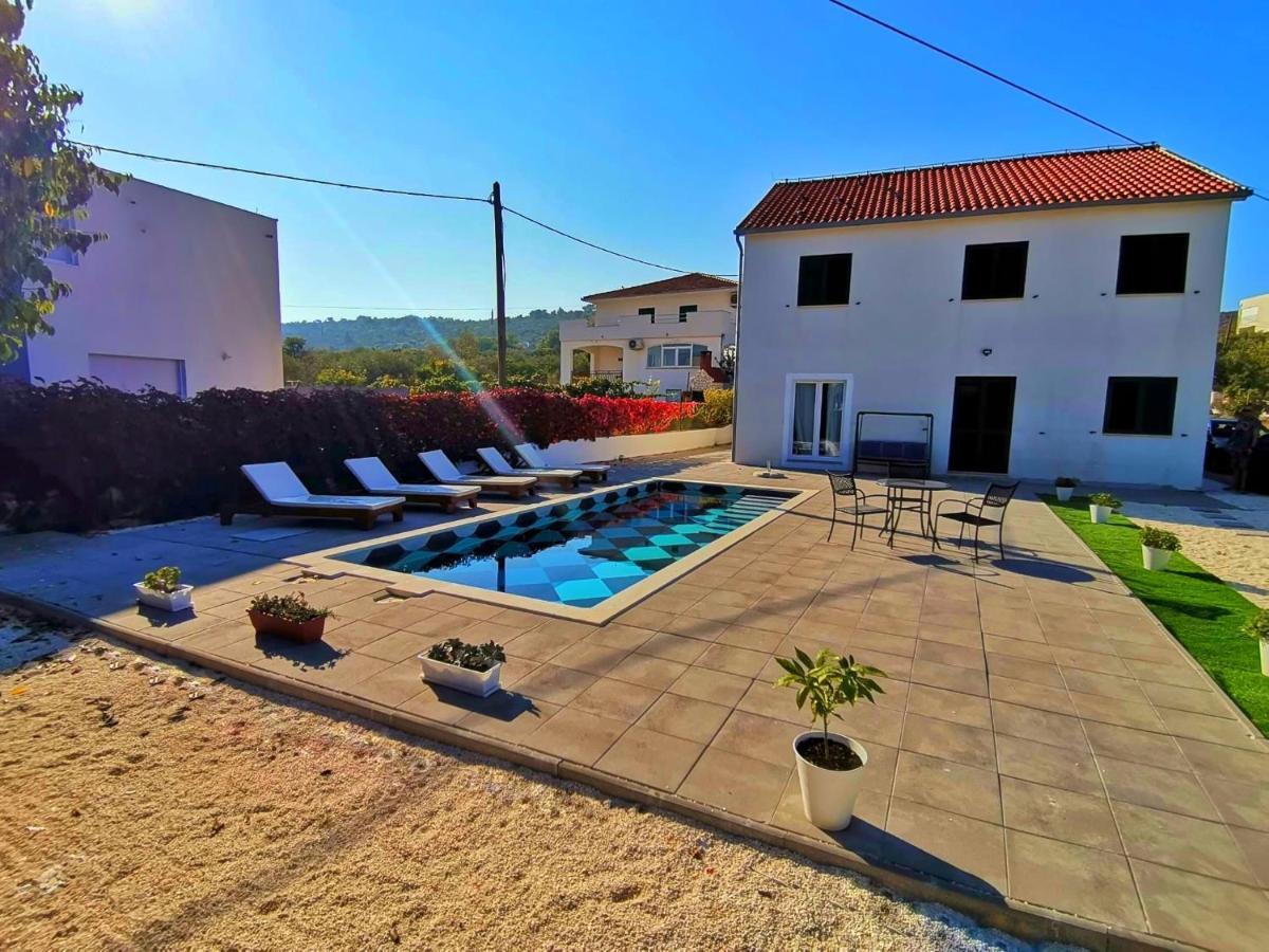 Holiday Home Nino With Amazing Swimming Pool Слатине Экстерьер фото