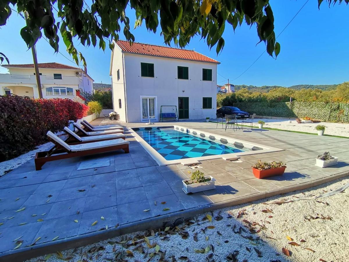 Holiday Home Nino With Amazing Swimming Pool Слатине Экстерьер фото
