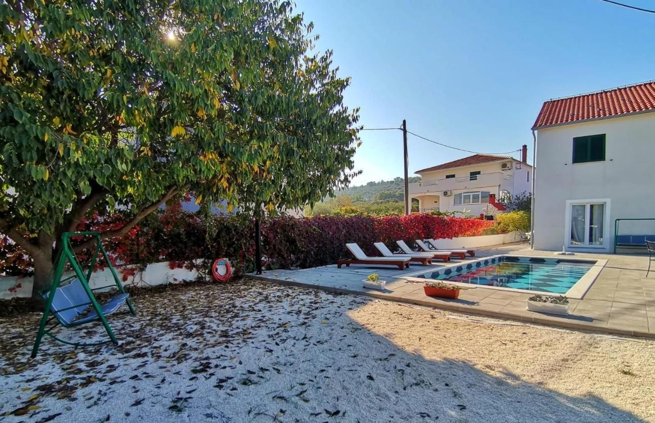 Holiday Home Nino With Amazing Swimming Pool Слатине Экстерьер фото
